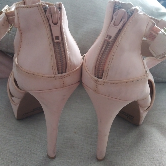 Heels - Picture 4 of 6